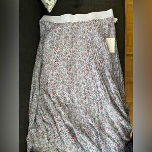 NWT WILFRED Aritzia Twirl Skirt